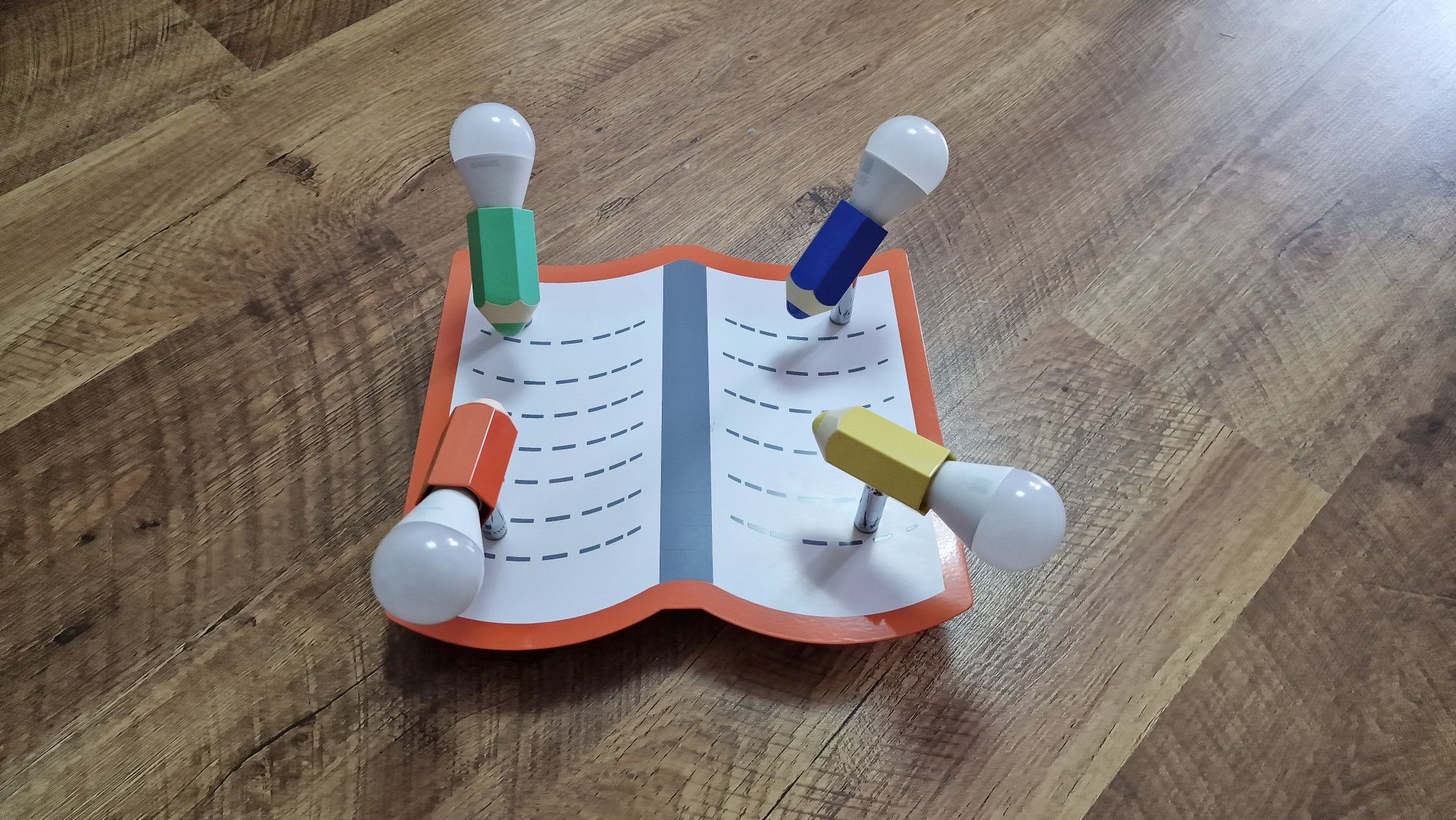 Люстра дитяча Книжка з олівцями 4 LED (4x40w)
