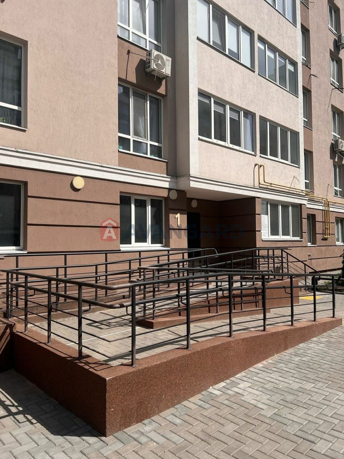 Продається 2 рівнева, 4-х кімнатна квартира, ЖК 'Озерний Гай'.