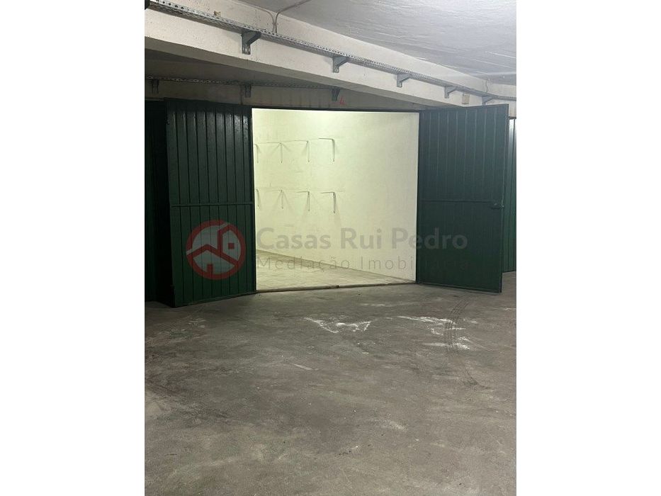 Garagem para arrendar na Dr. António Elvas