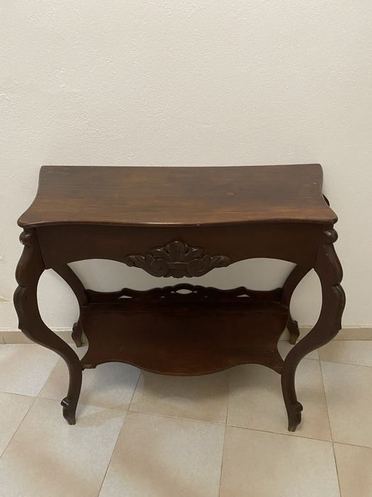 Mesa de madeira antiga