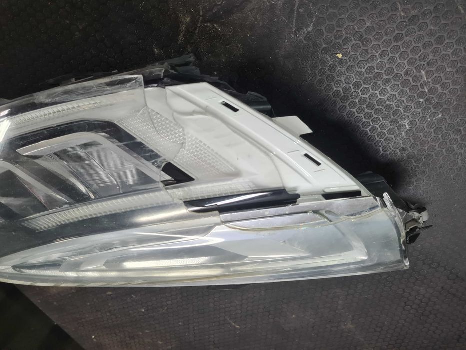 Renault Clio IV 1.6 RS lampa prawa przód LED Pure Vision