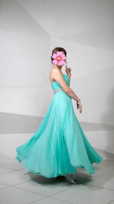 Продам или сдам на прокат Мятное, нежное, шёлковое платье фирмы JOVANI