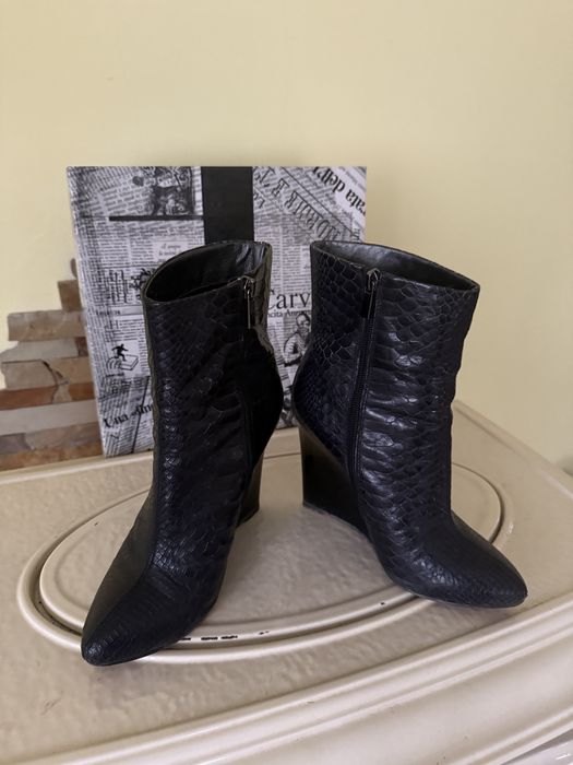 Ботільйони натуральна шкіра 39 розмір Luciano Carvari