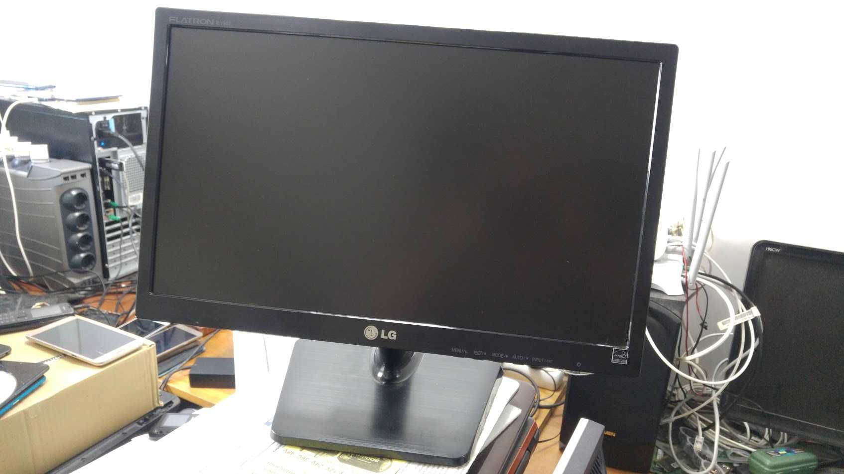Монітор LG Flatron E1942C-BN