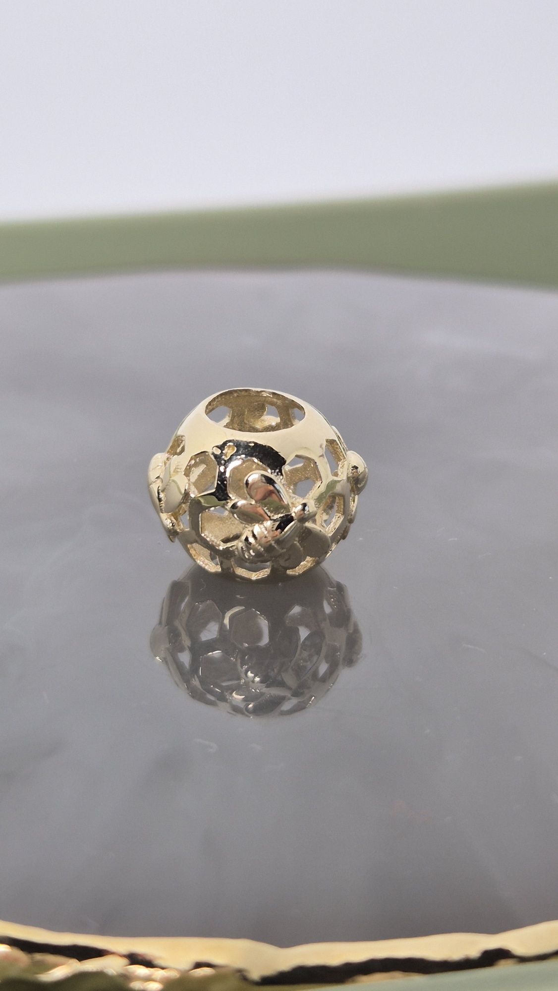 Nowy złoty charms do bransoletki typu Pandora okrągła kulka pszczoła