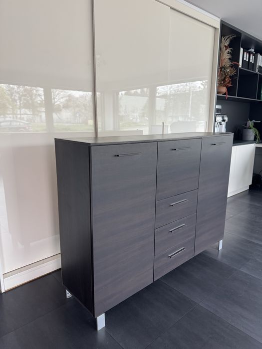 Komoda Black Red White - system reset