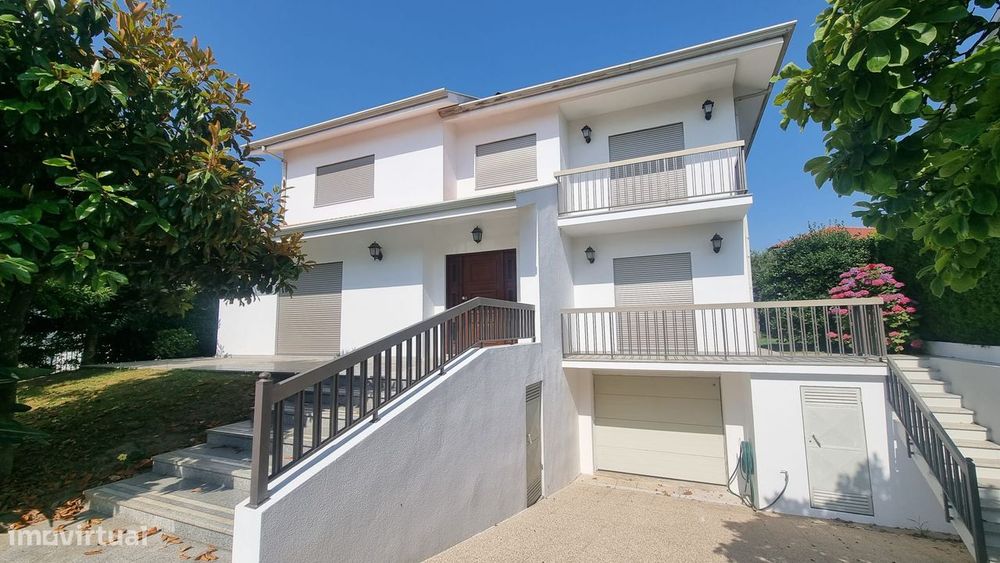 Moradia Individual V4+1 Freixo de Cima Amarante