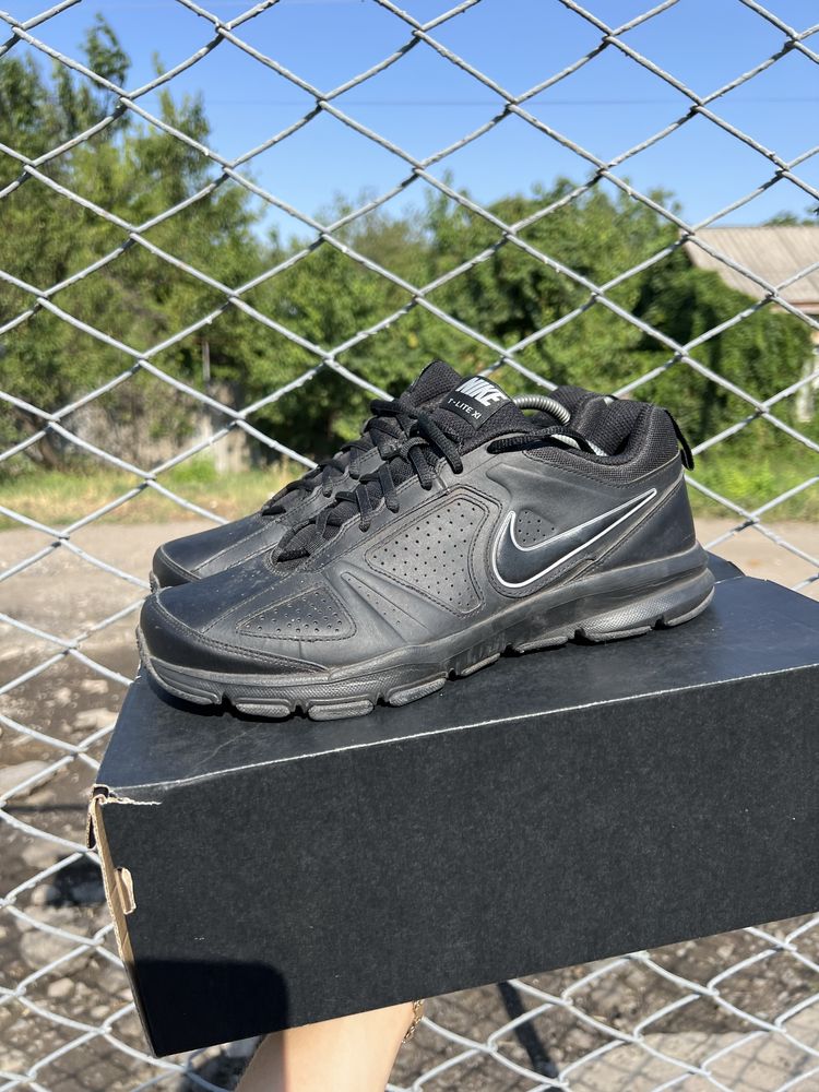 Nike t lite кроссовки оригинал 45  размер черные