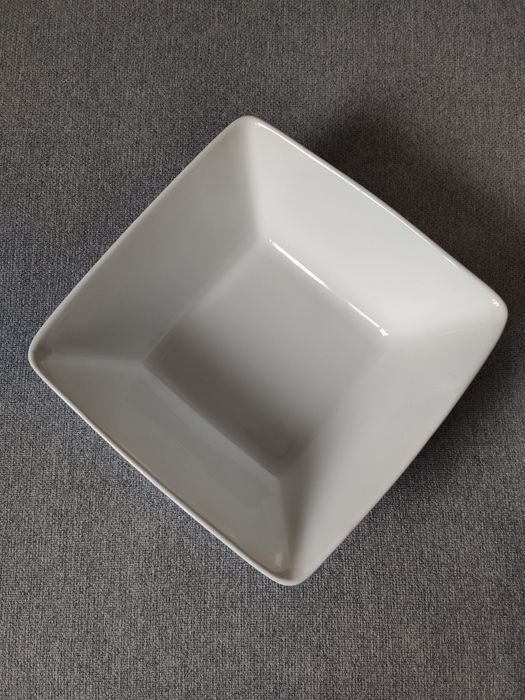 Biała misa dekoracyjna