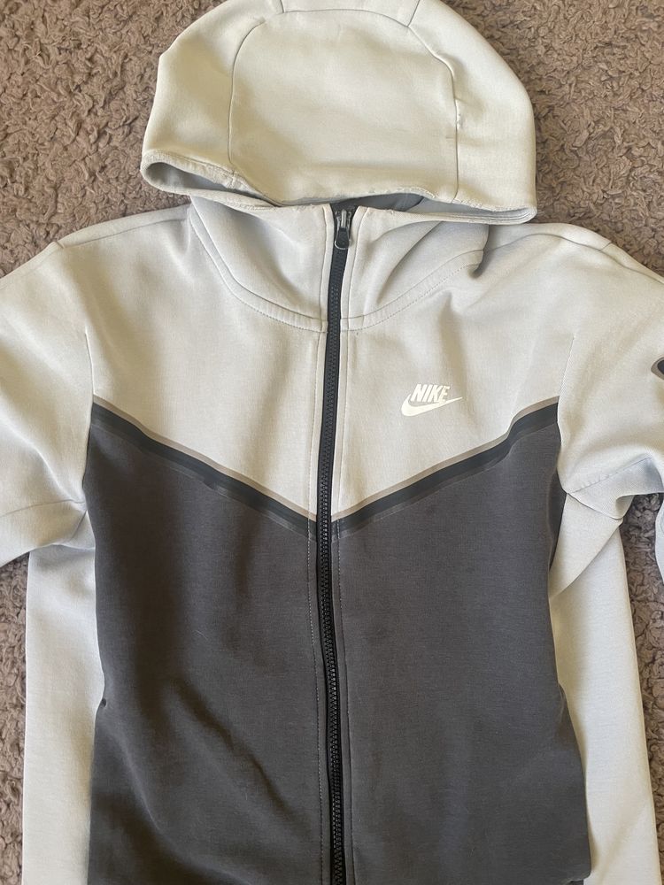 Nike tech fleece s