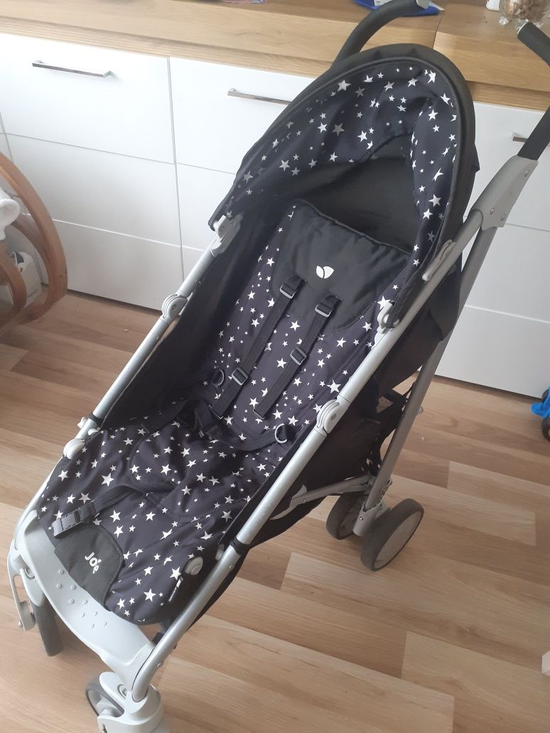Wózek dla dziecka typu parasolka