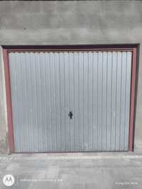 Drzwi garażowe uchylne