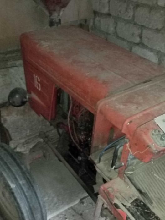Трактор Т-25 з інвентарем