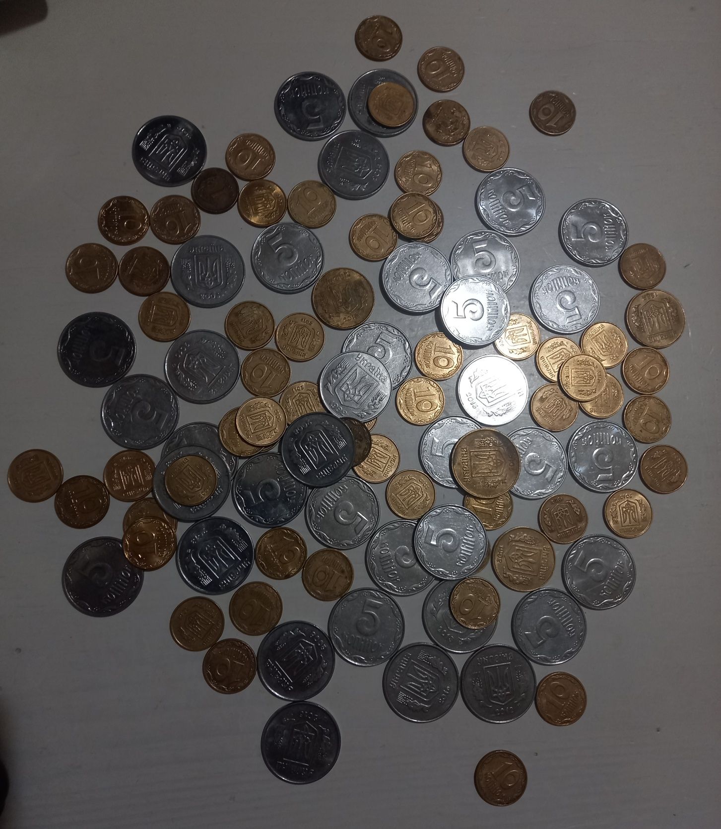 Монети в наявності 25 коп, 10 коп і 5 коп.
