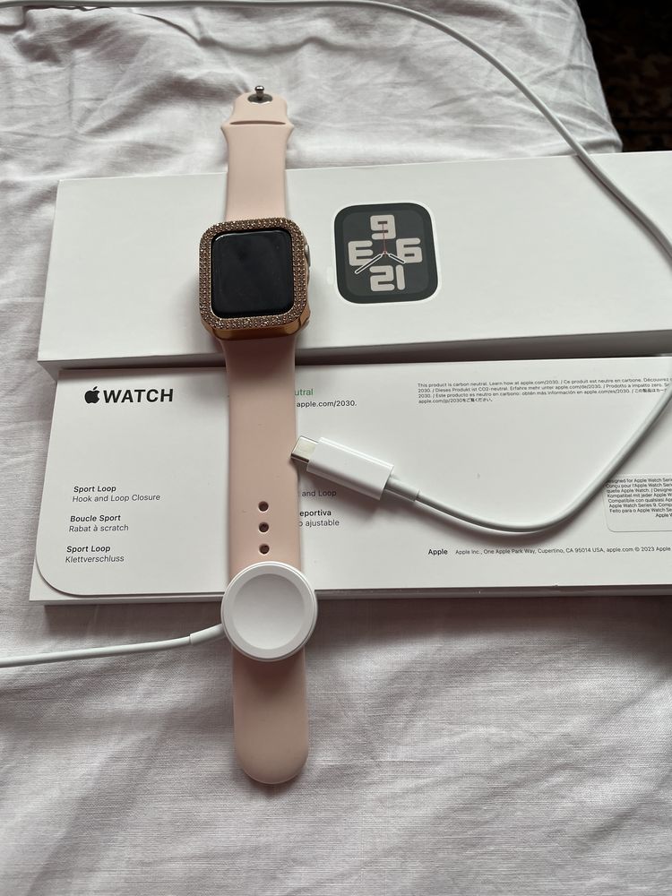 Zegarek damski firmy  Apple