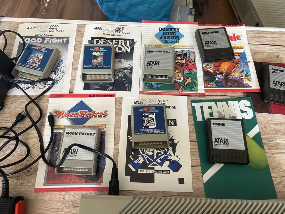 Atari XE zestaw z 10 grami