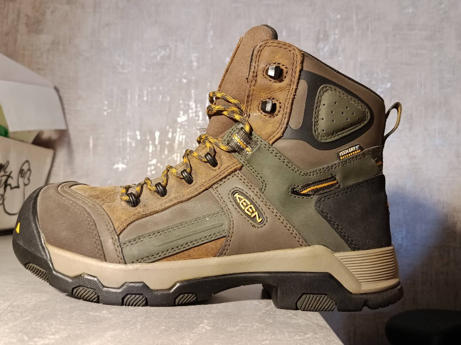 Чоловіче взуття KEEN