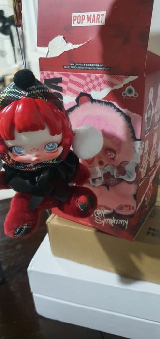 Продам  Брелок POP MART SKULLPANDA Winter Symphony Лімітована зимова