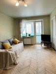 Скромна, але доступна. З досвідом, але твоя ТРИКІМНАТНА квартира