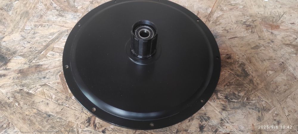 Sprzedam pokrywa silnika mxus 30h z bębenkiem kasety.