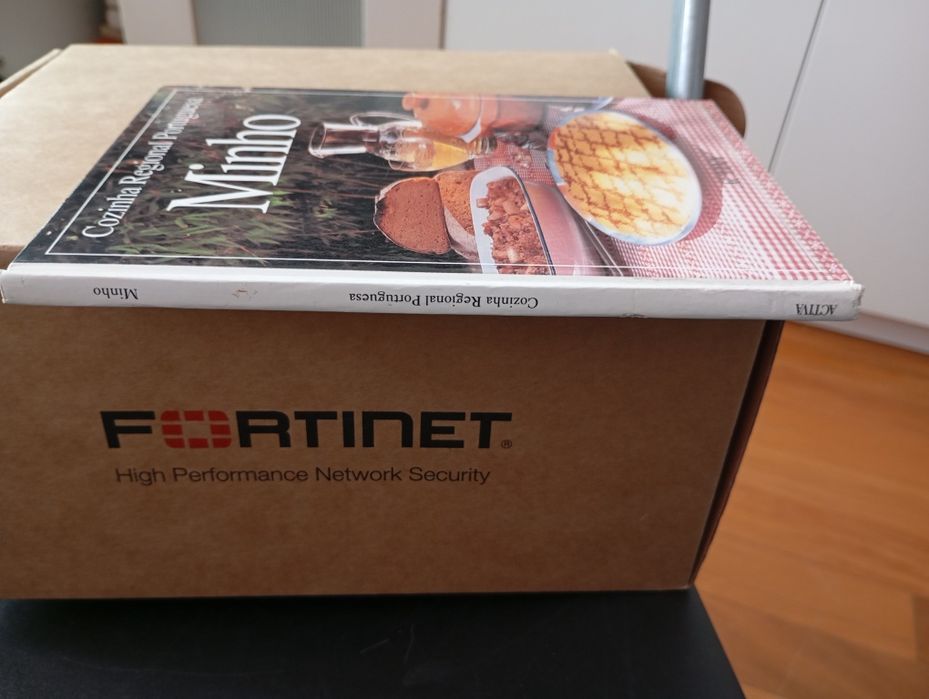 Livro " cozinha regional portuguesa do Minho"