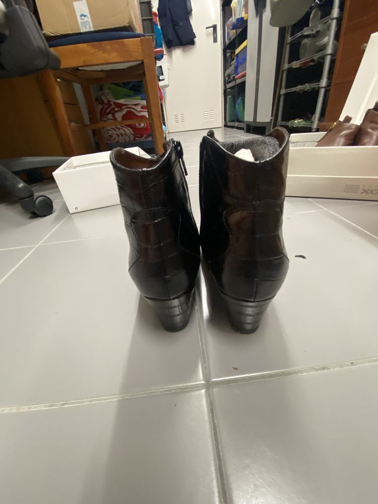 Botins senhora - como novos. Numero 39