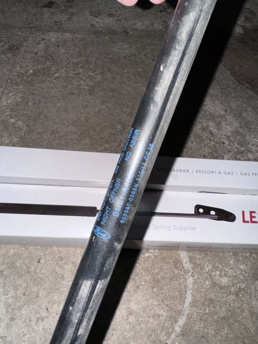 Амортизаторы багажника форд фокус 3