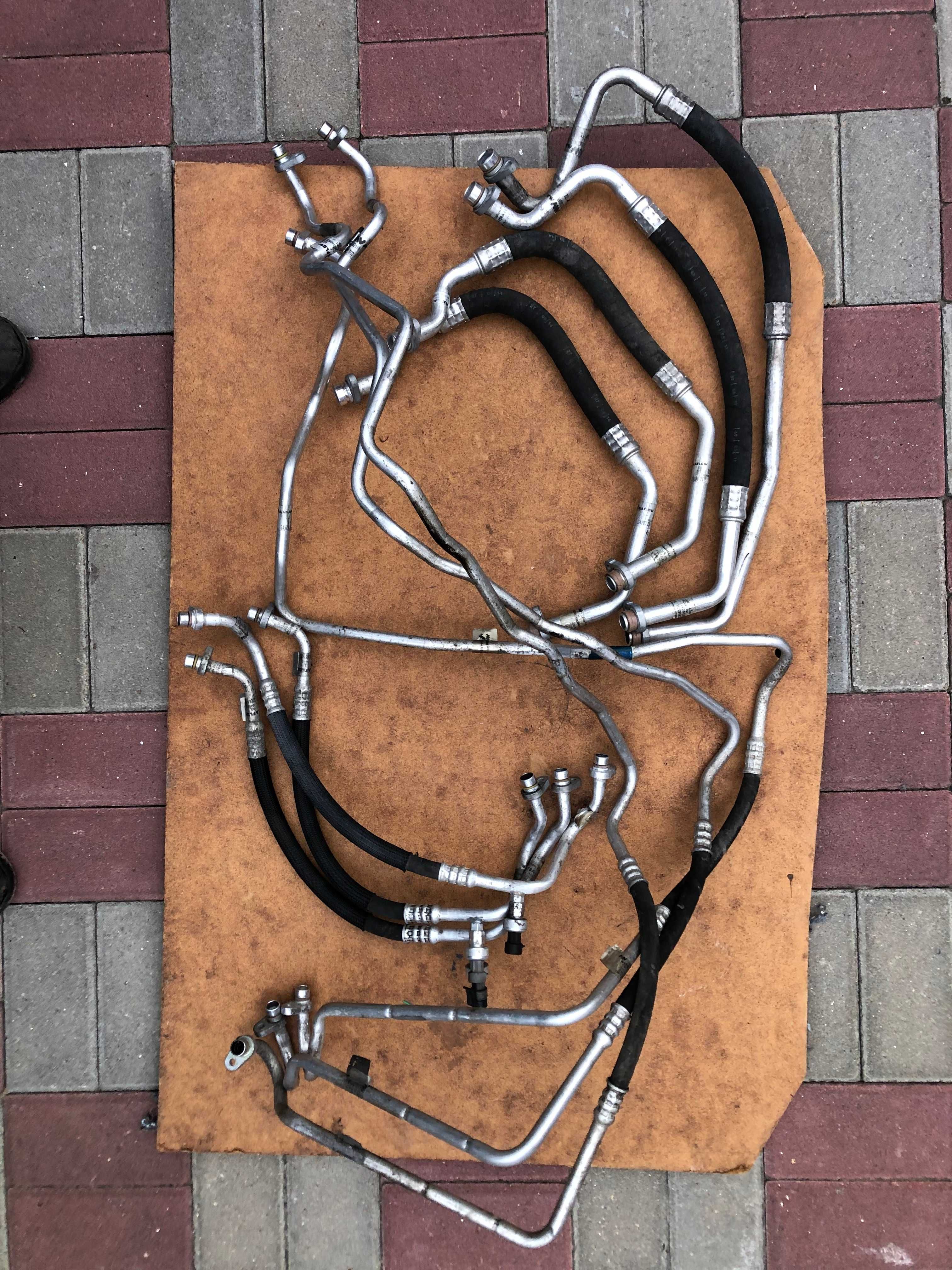 Тркбка Кондиционера Рено Кенго Renault Kangoo 2008-2019 924403887R