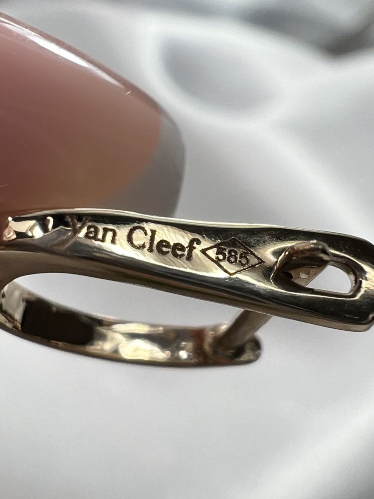 Золоті сережки у стилі Van Cleef