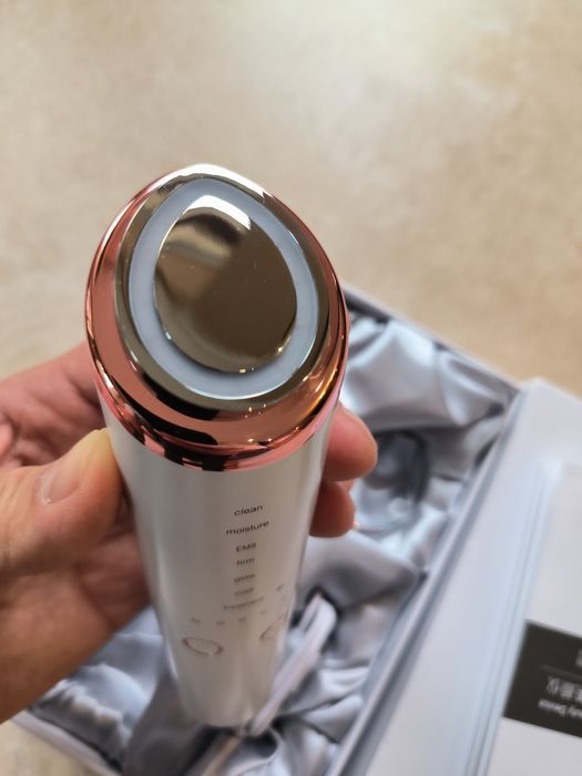 Микротоковый массажер для лица EMS