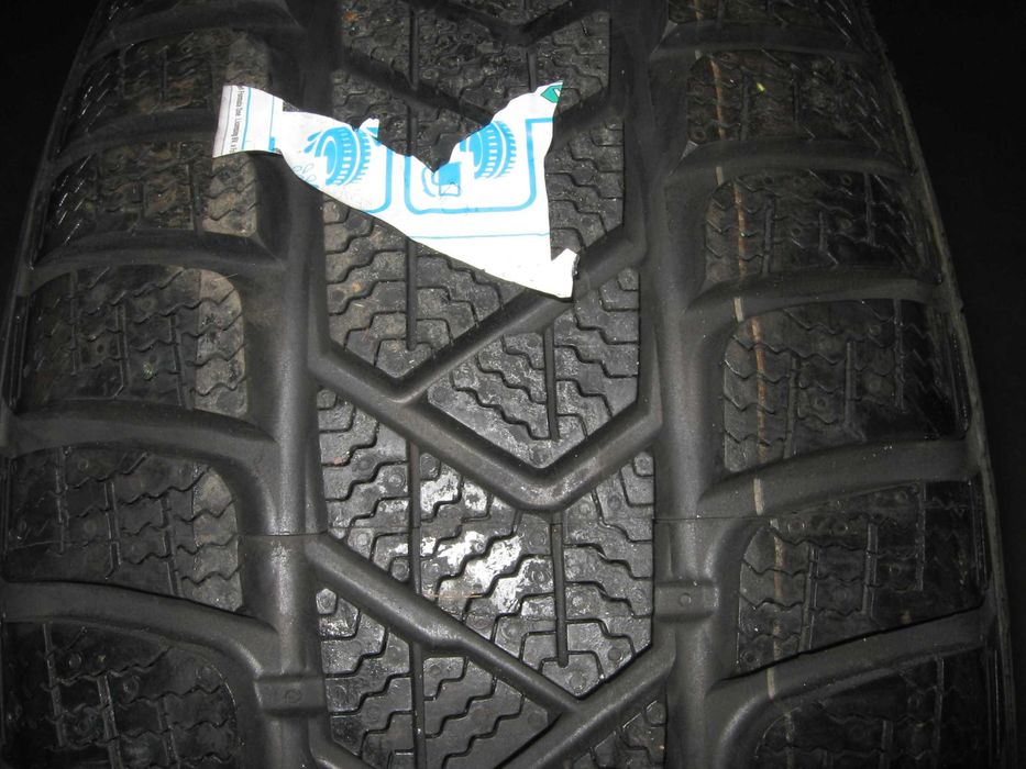2 x Pirelli SottoZero Serie 3 225/60 R17 99 H *(homologacja BMW) 2024