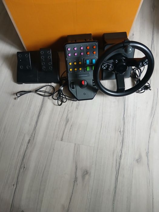 Kierowca Logitech G Saitek z dodatkami.