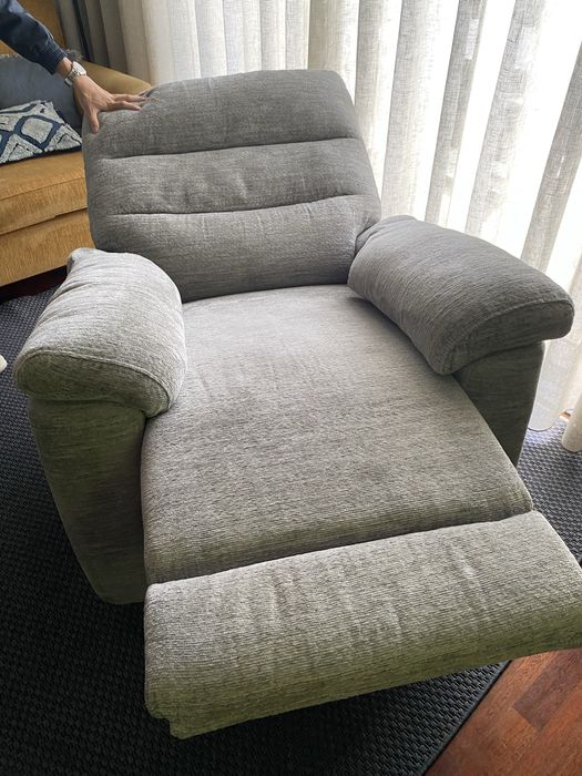 Poltrona Reclinável Super Confortável – Estica e Balança!