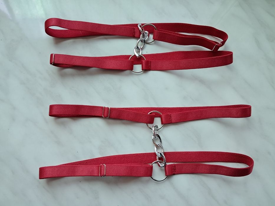 Гартеры на ножки красным цветом