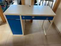 Secretária IKEA com gaveta e prateleiras
