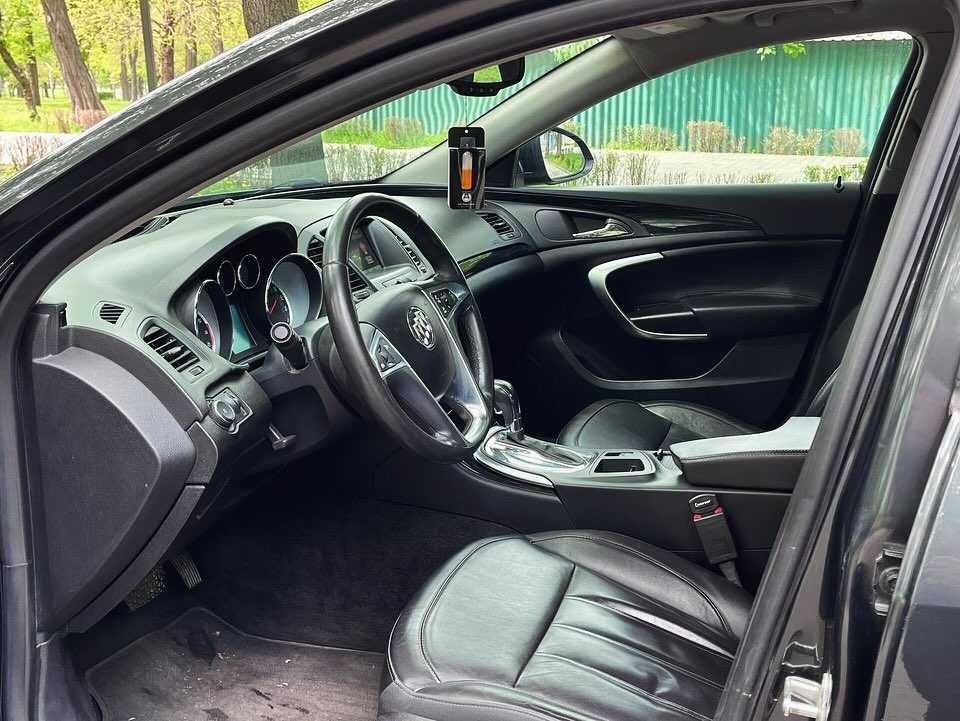 Продается отличный автомобиль представительского класса.