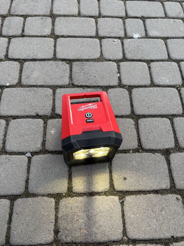 Ліхтар Milwaukee m 18 pal
