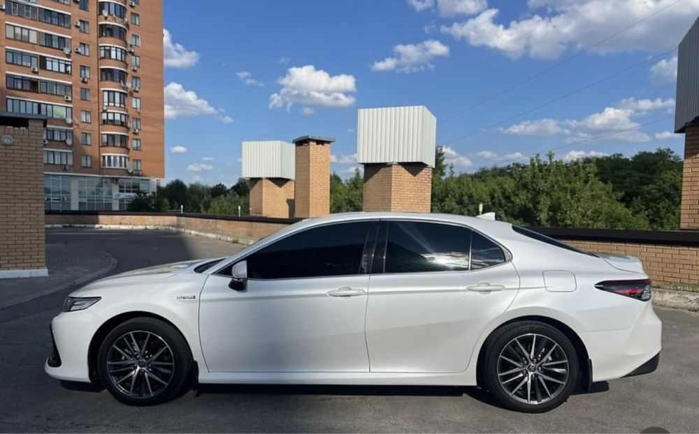 Авто прокат toyota camry 70 с водителем