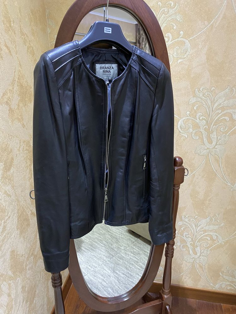 Пиджак черный кожаный