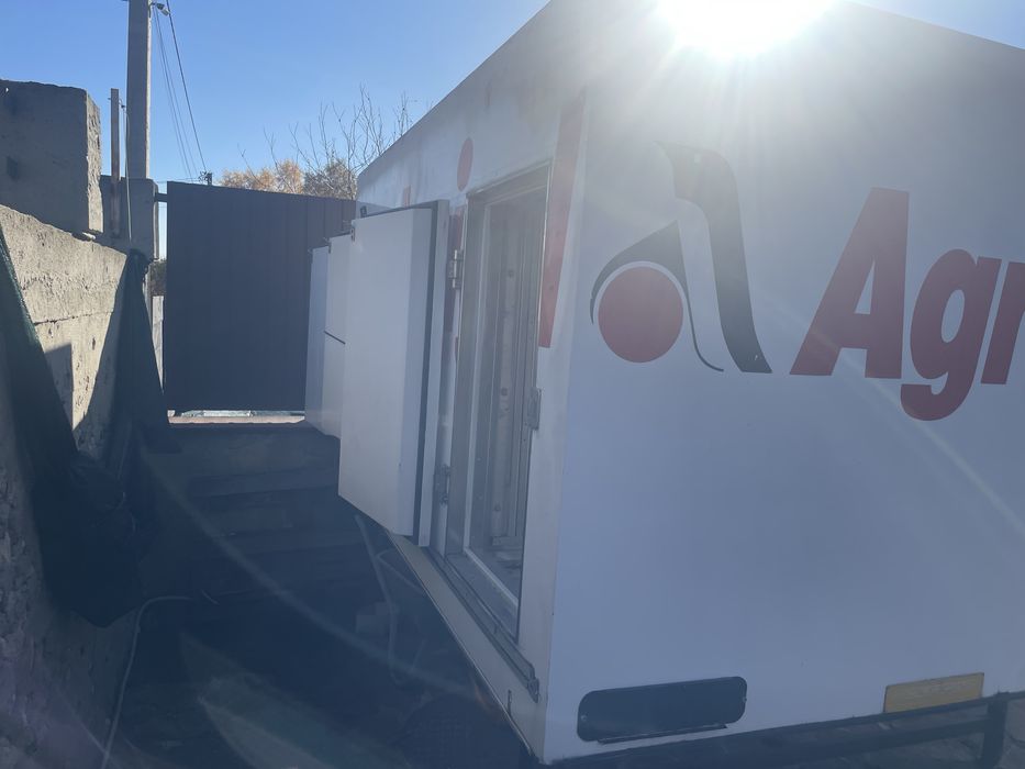 Морозильна будка (рефрижератор) (на автомобіль або стаціонарно)