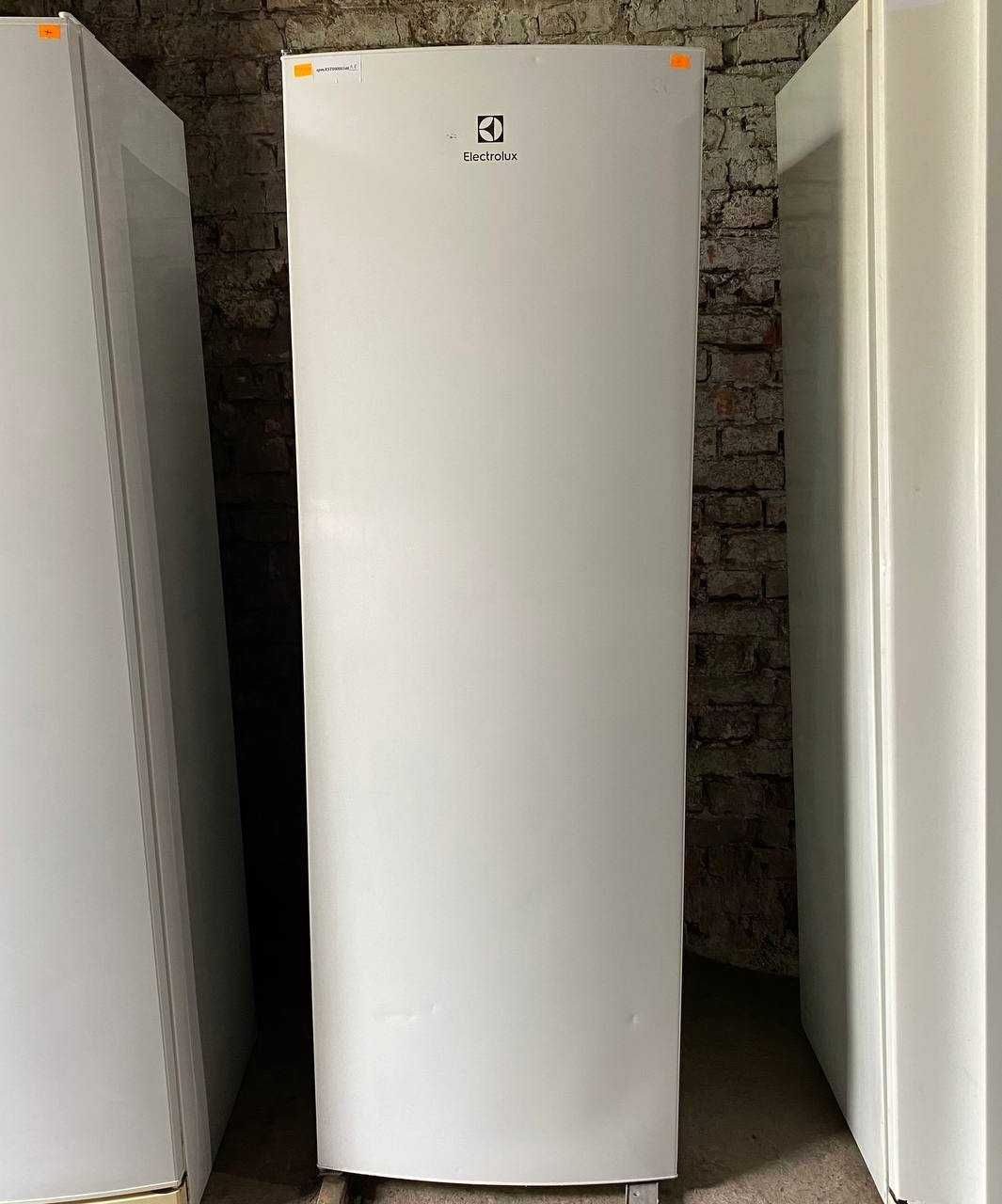 Холодильник  Electrolux EUE7000W ( 175 см) з Європи
