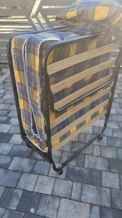 Łóżko polowe turystyczne składane z materacem i pokrowcem