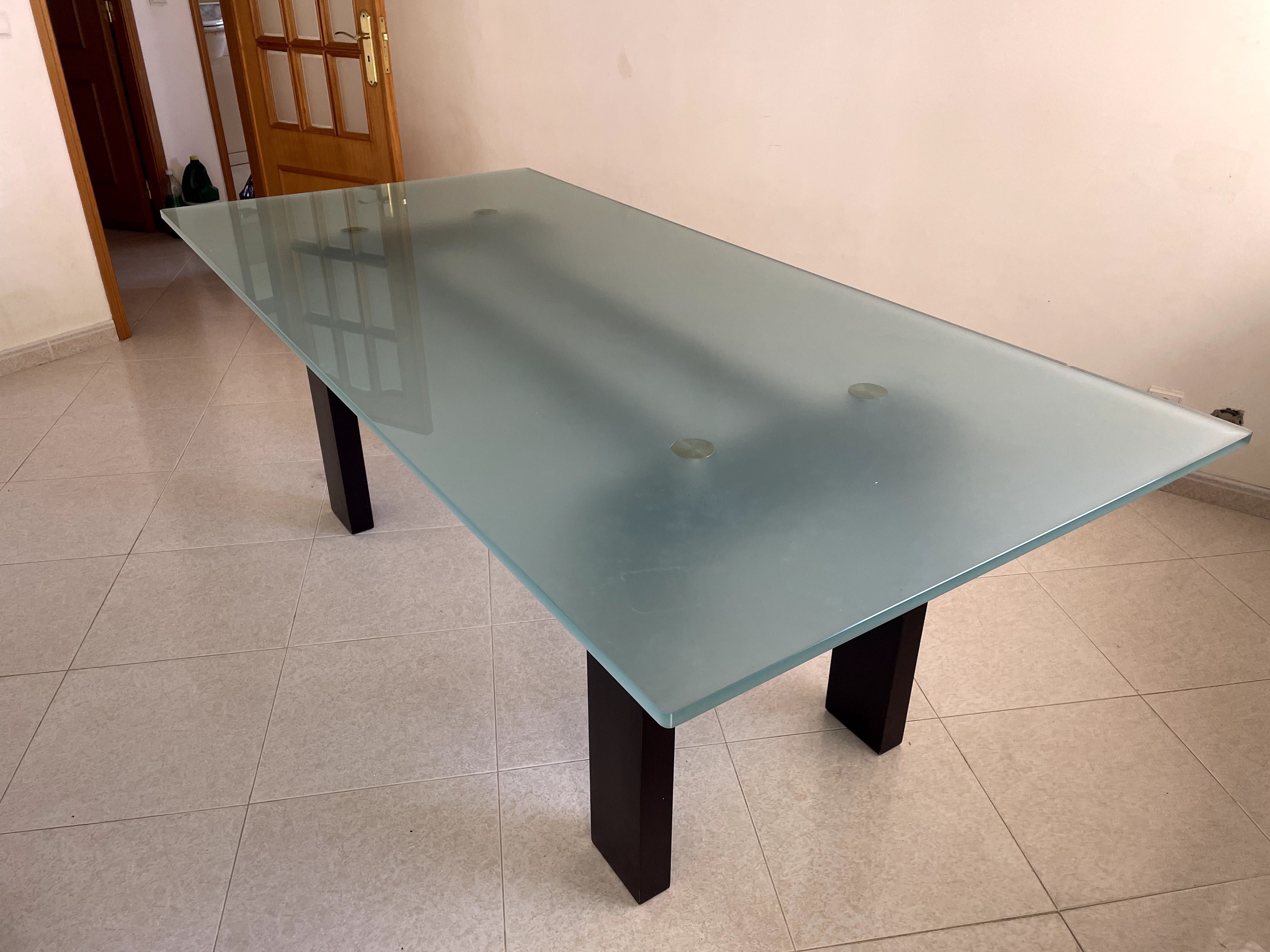 Mesa de jantar com tampo de vidro