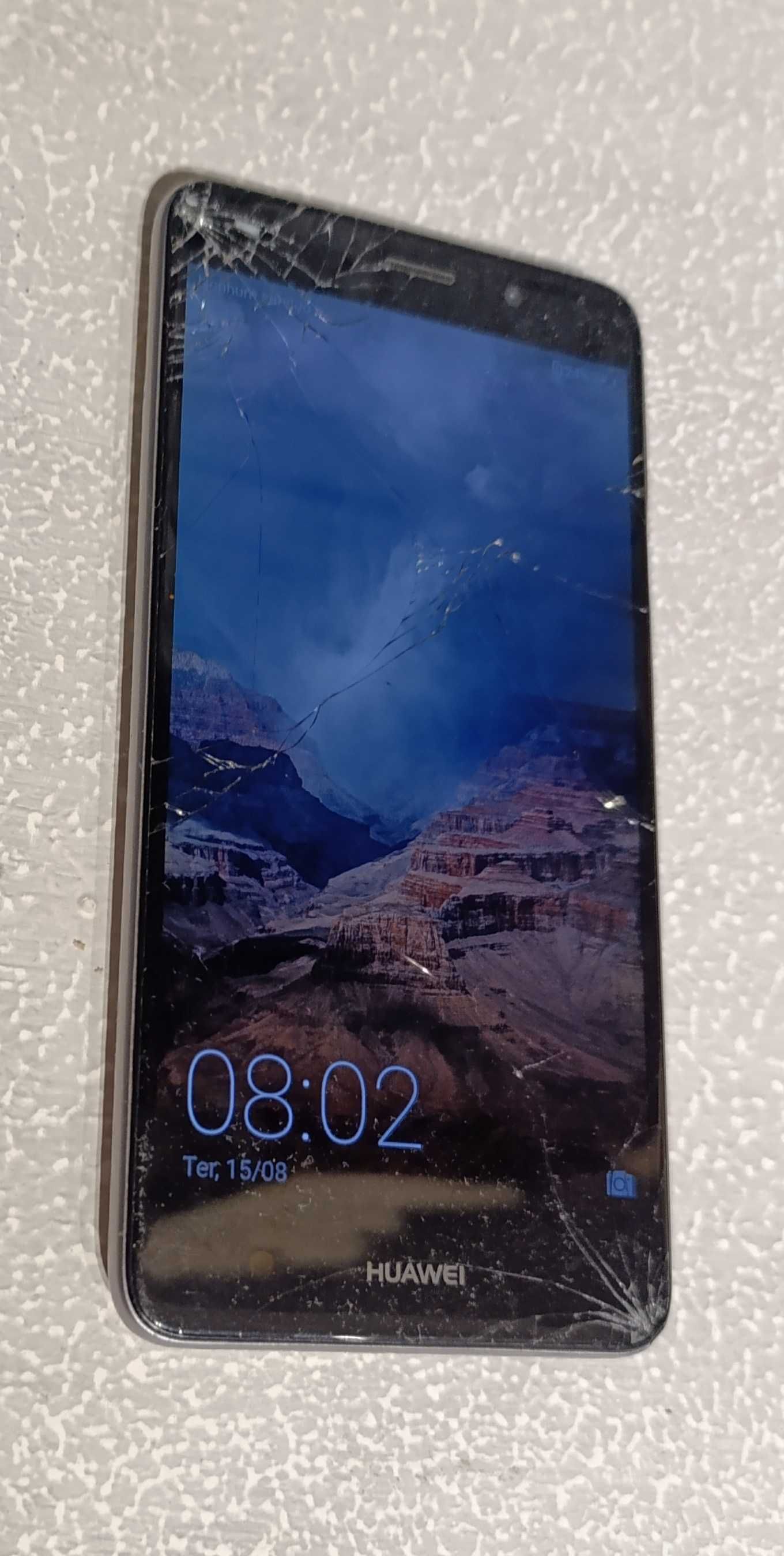 Smartphone Huawei Y7 + acessórios (ecrã rachado s/ interferências)