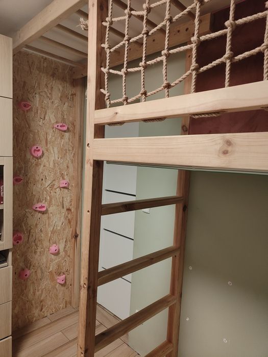 Łóżko piętrowe wspinaczka