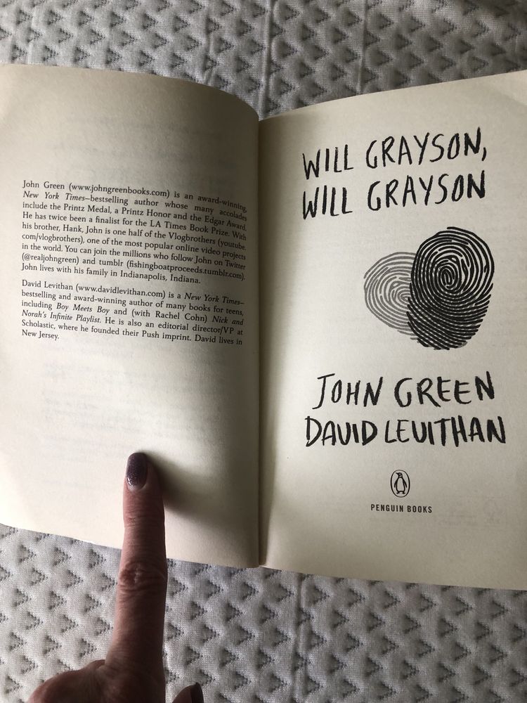 Продам книгу  John Green англійською