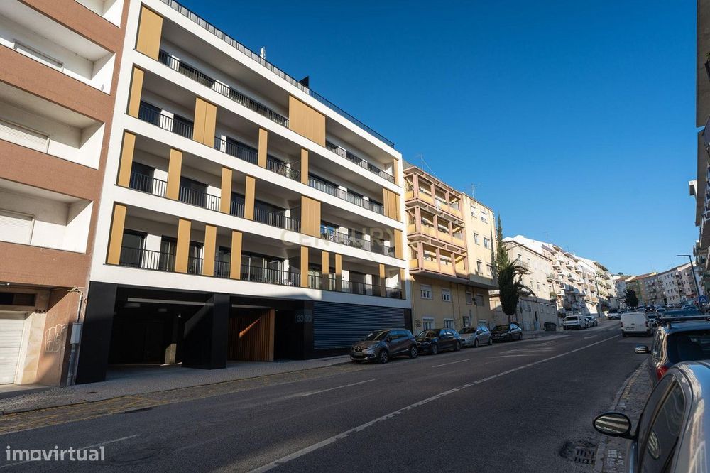Apartamento T3+1 duplex, com terraço e estacionamento, no centro da ci