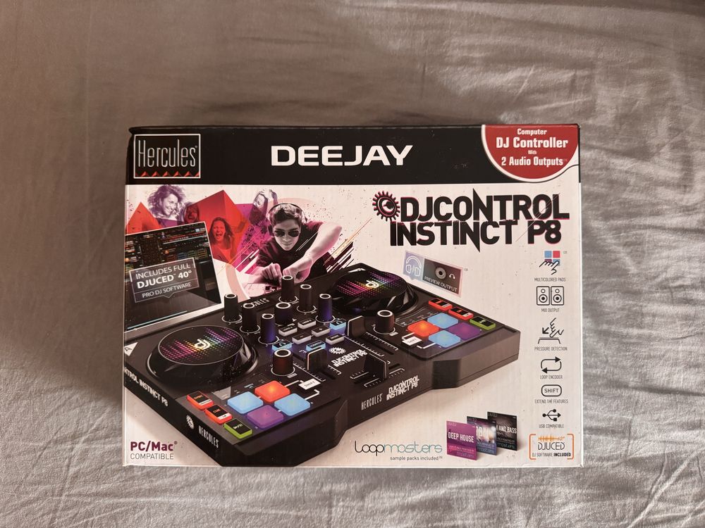 Mesa de DJ Hercules Instinct P8