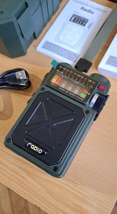 Радіоприймач аварійний R11+ Bluetooth колонка, ліхтарик, сонячне живл.