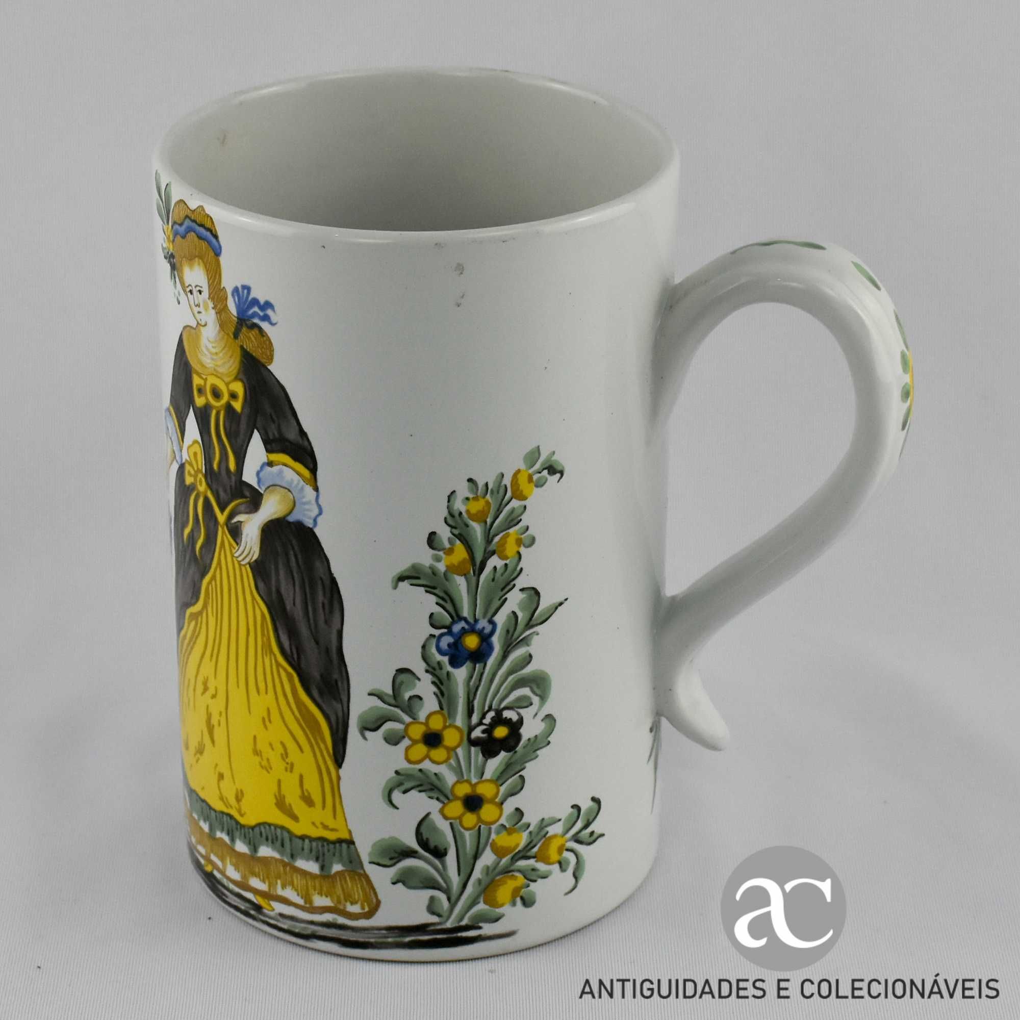 Caneca em Porcelana, pintada à mão Instituto Português de Museus